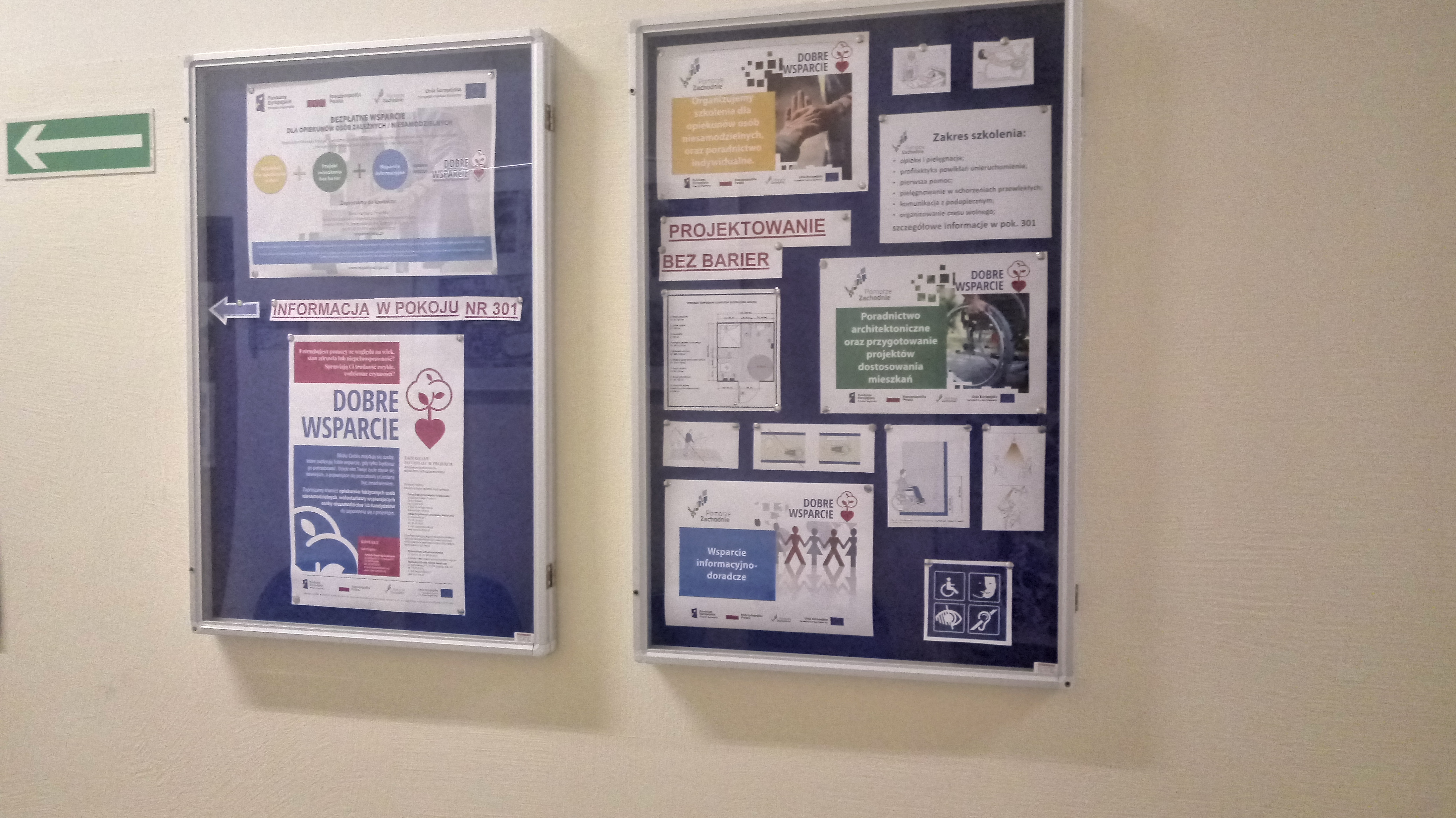 przykład gabloty informacyjnej 