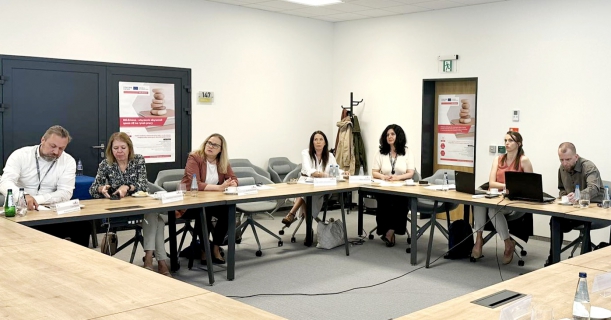 uczestniczy spotkania organizowanego w siedzibie Urzędu Marszałkowskiego w ramach projektu MILEstone