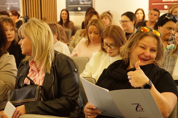 zadowoleni słuchacze