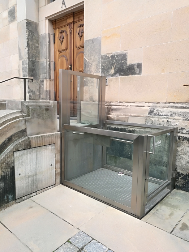 podnośnik przy schodach 