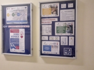 przykład gabloty informacyjnej 
