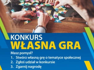 Ręce różnych osób, wspólnie układające na stole wzory z kolorowych trójkątów