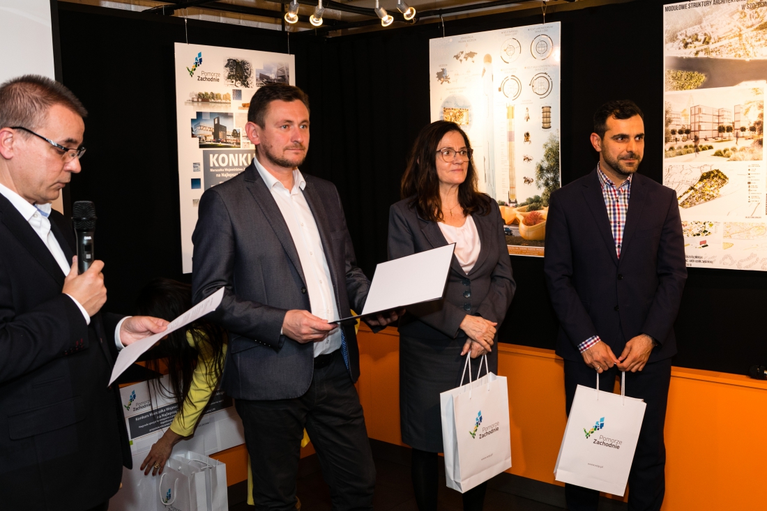 wręczenie nagrody specjalnej 